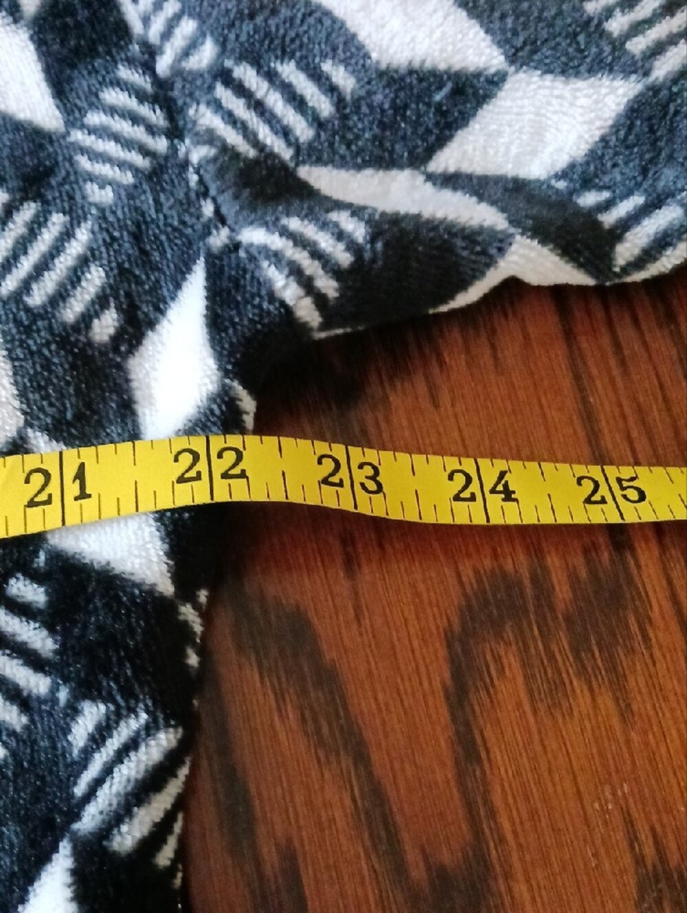 Vera Bradley Black & White Geometric Hooded Pullover - Picture 10 of 12